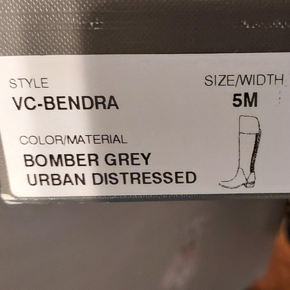Vince Camuto Bendra grey distressed bomber boots size 5 new in box - Picture 7 of 16